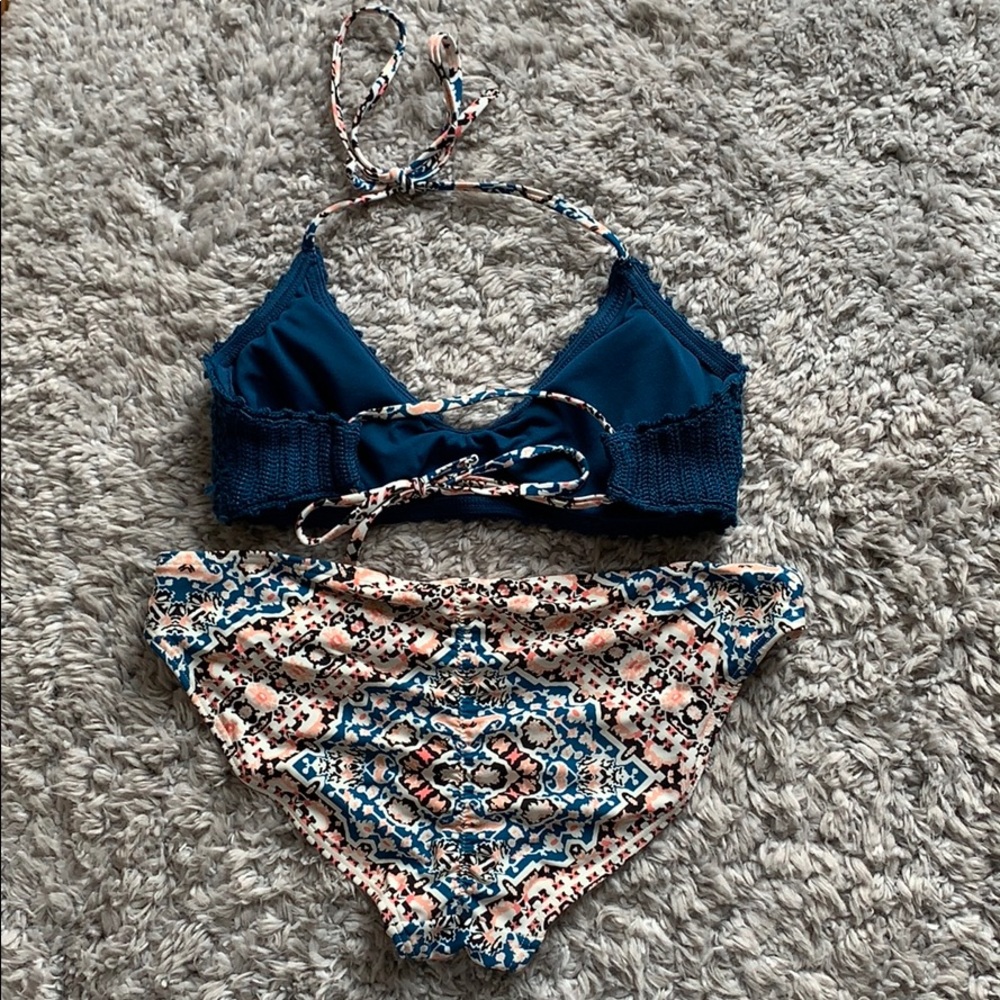 Bikini - Picture 2 of 2